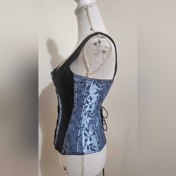 Vintage Laceup Corset - Picture 4 of 8